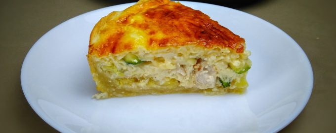 Пирог киш с кабачком и курицей