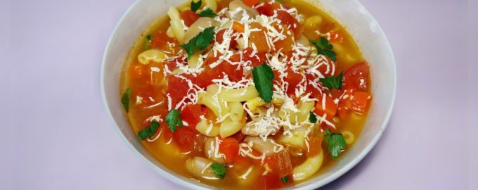 Суп с фасолью и помидорами